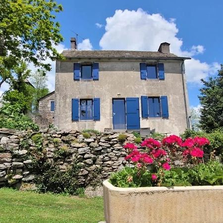 Gite A La Tour De Peyrebrune Villa Alrance Esterno foto