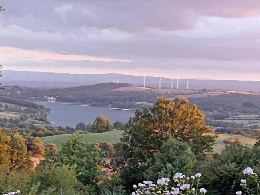 Gite A La Tour De Peyrebrune Villa Alrance Esterno foto