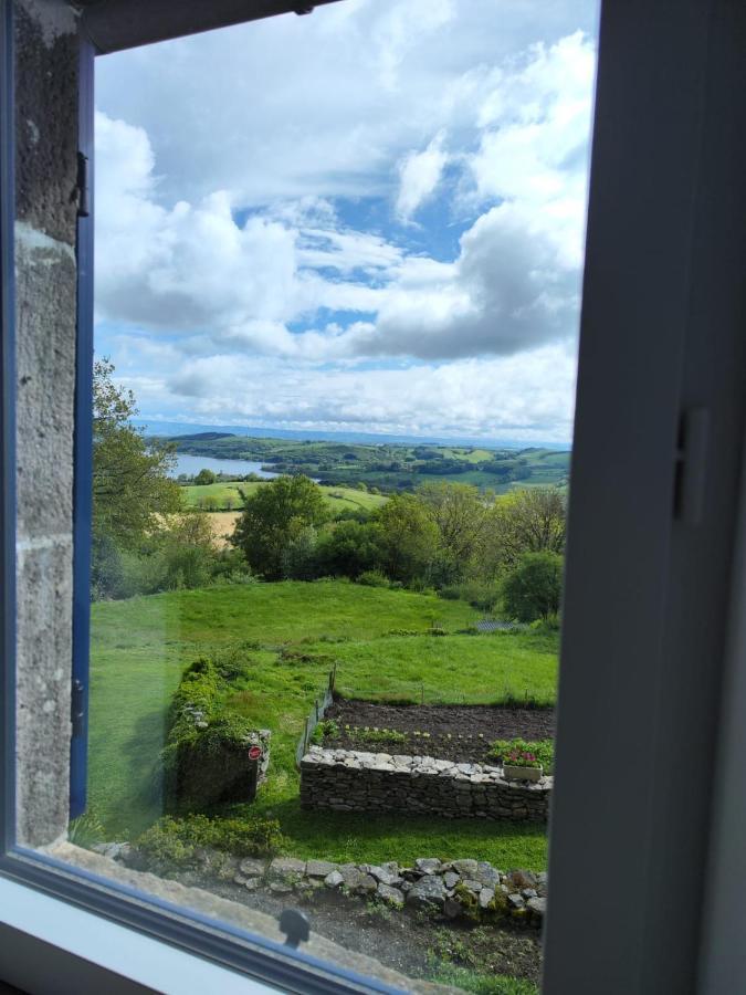 Gite A La Tour De Peyrebrune Villa Alrance Esterno foto